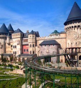 Introducing-Ba-Na-Hills-Fantasy-Park-entertainment-area-