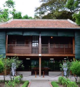 Stilt-House-Residence-3-600x400