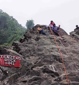 tenzing-rock-hmi-darjeeling-rock-climbing-clubs-rsvdzy4108